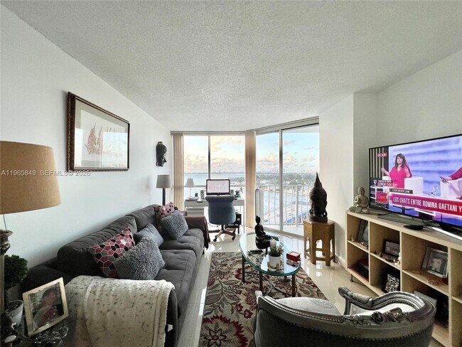 Building Photo - 7601 E Treasure Dr