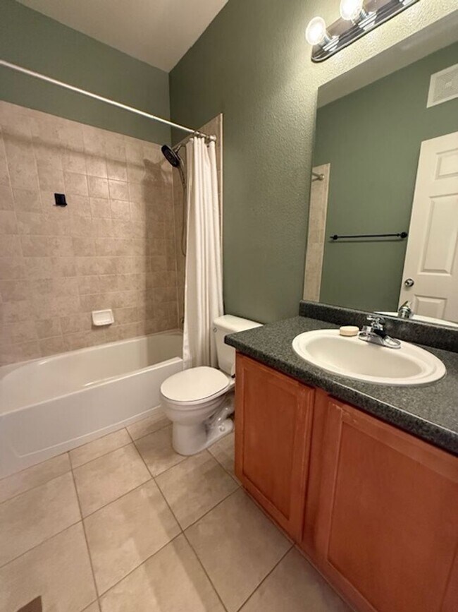 Building Photo - 3 Bed End Unit Townhome near Old Town Arvada