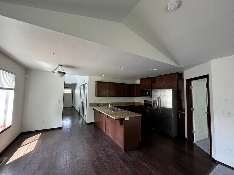 Building Photo - 703 Kodiak Ln