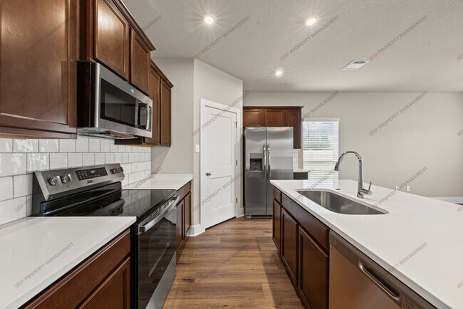 Building Photo - $500 OFF FIRST FULL MONTHS RENT