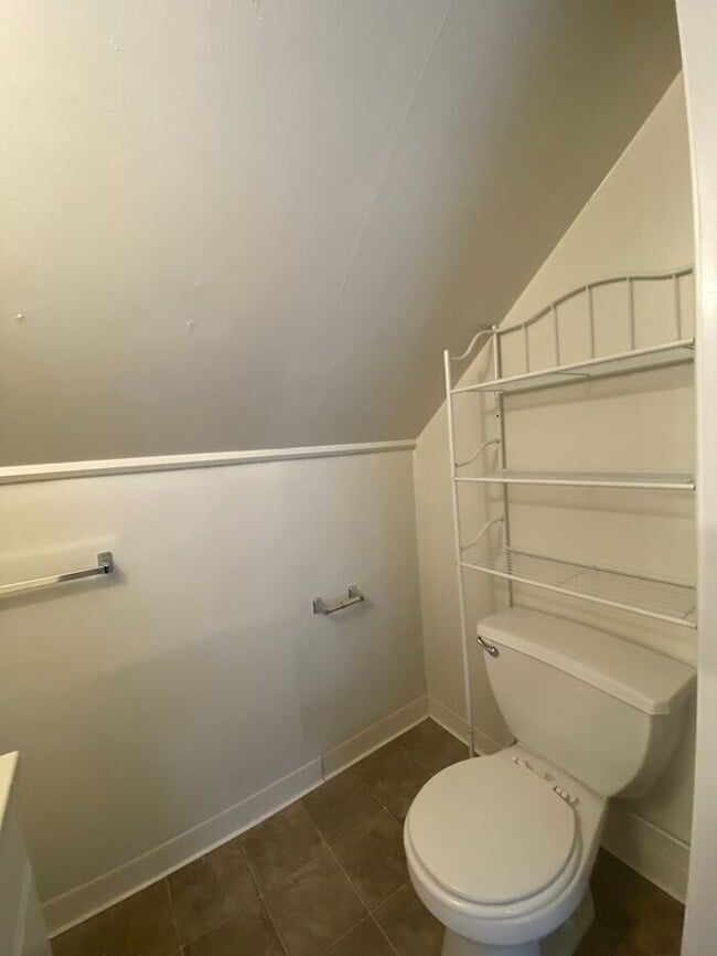 Building Photo - $2,200 | 3 Bedroom, 1.5 Bathroom House | P...
