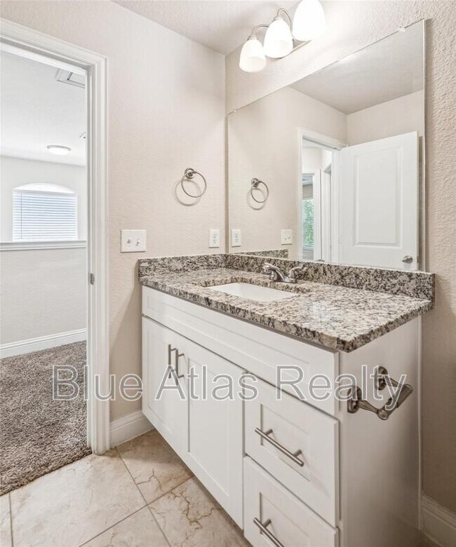 Building Photo - 268 Castleridge Dr