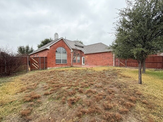 Building Photo - 2405 Hopkins Dr