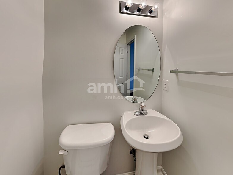 Building Photo - 1208 Mallory Ln