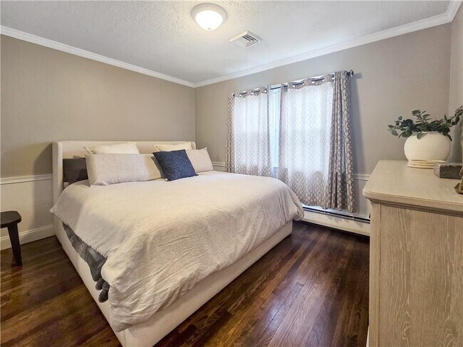 Building Photo - 10 Brayton Ave