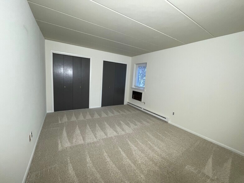 Building Photo - 300 WINDING Way