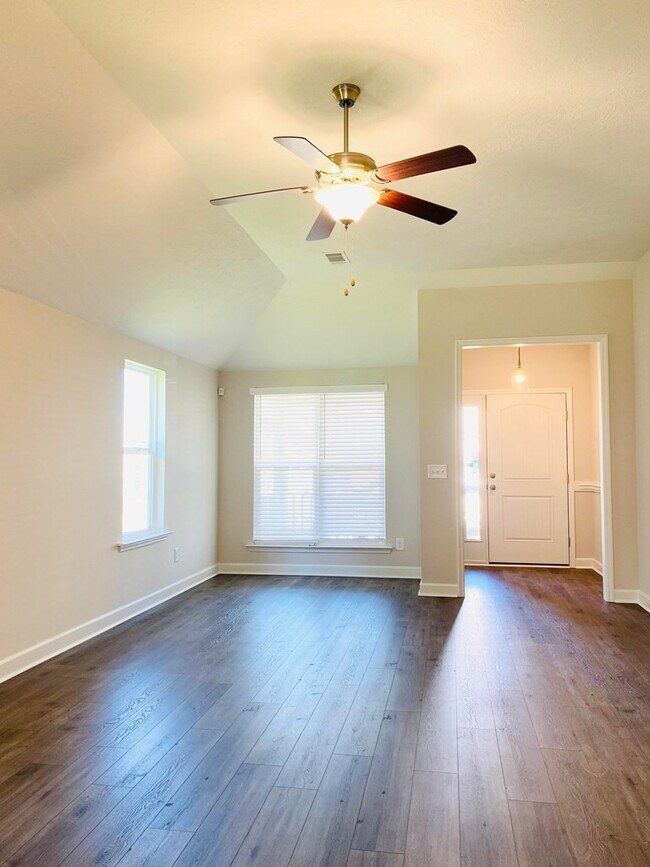 Building Photo - 554 Schaver Lp