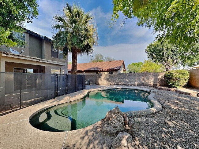 Building Photo - 1755 E Toledo St