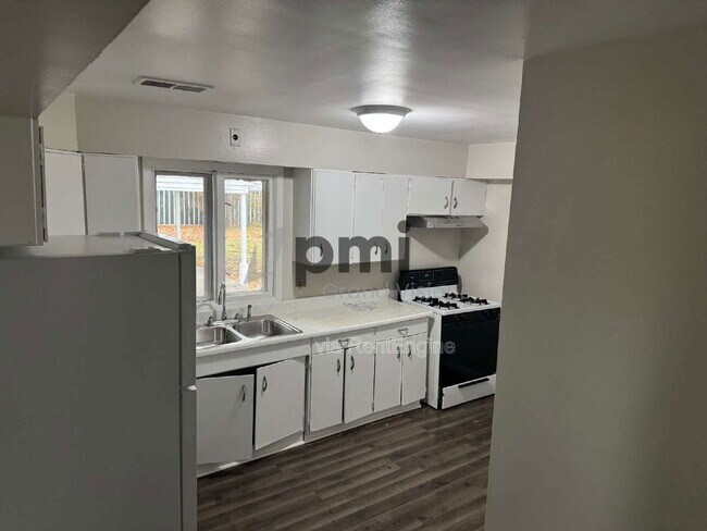 Building Photo - 309 E Garfield Ave