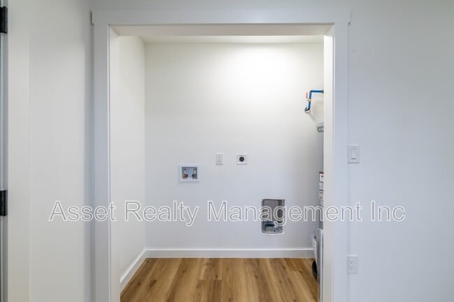 Building Photo - 3412 Ashland Ave