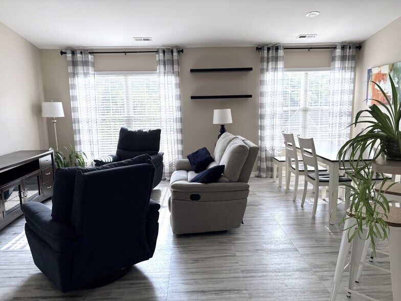 Building Photo - 257 Skyview Ct