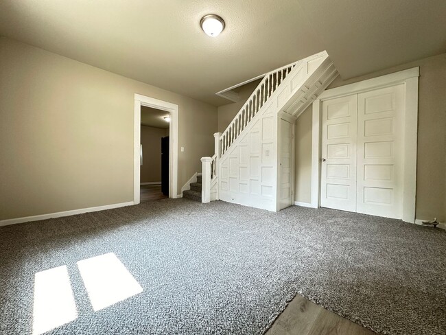 Building Photo - 4 Bedroom Remodeled Home in Chariton