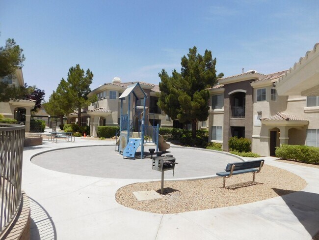 Building Photo - GORGEOUS FULLY FURNISHED 2 BEDROOM UNIT*GA...