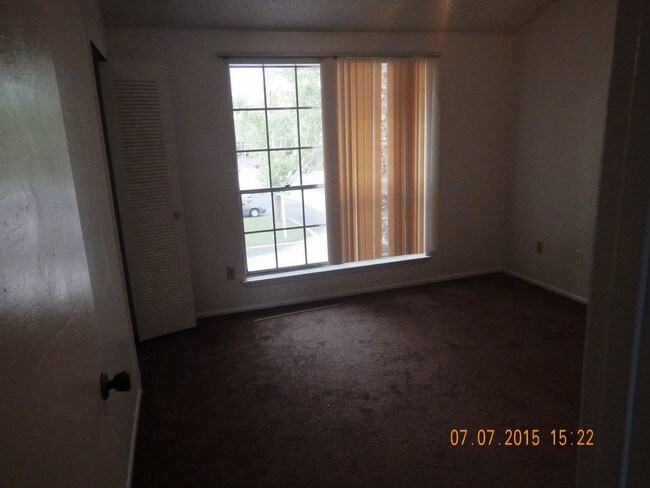 Building Photo - GREAT TOWNHOME/ CHELSEA SQUARE
