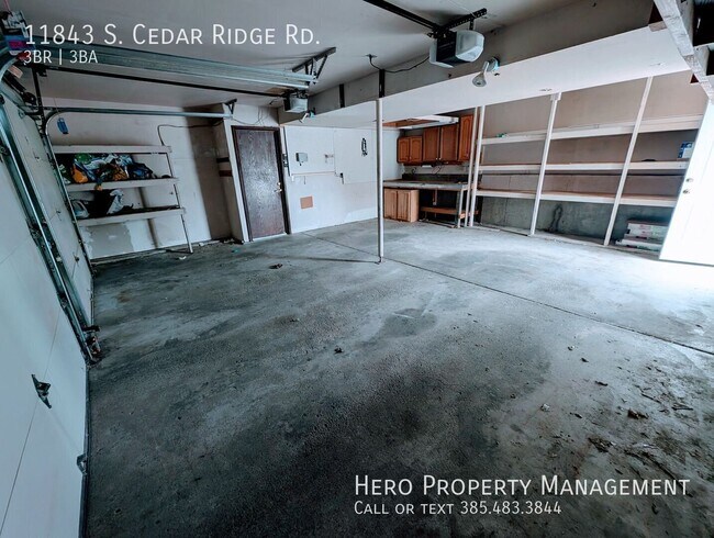 Building Photo - 11843 S Cedar Ridge Rd
