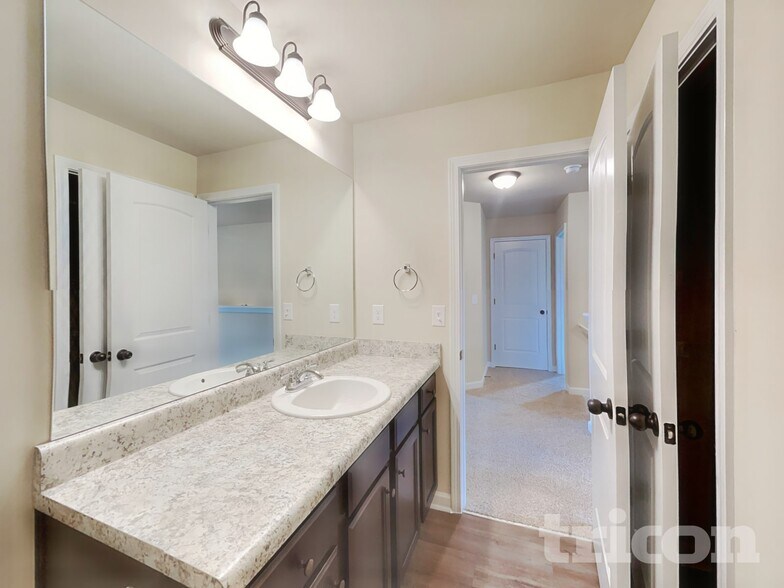 Building Photo - 118 Massey Ln