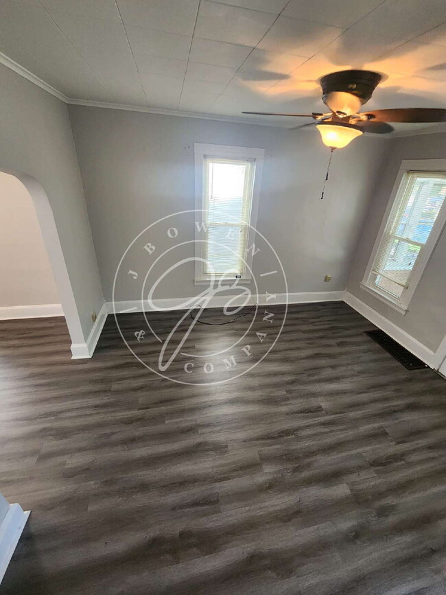 Building Photo - "Charming 2 bedroom Home on Utah St, Toled...