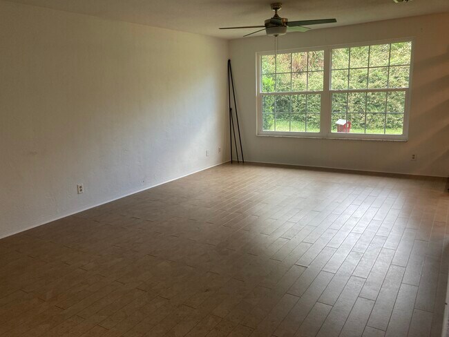 Building Photo - 22 Oakmont Cir