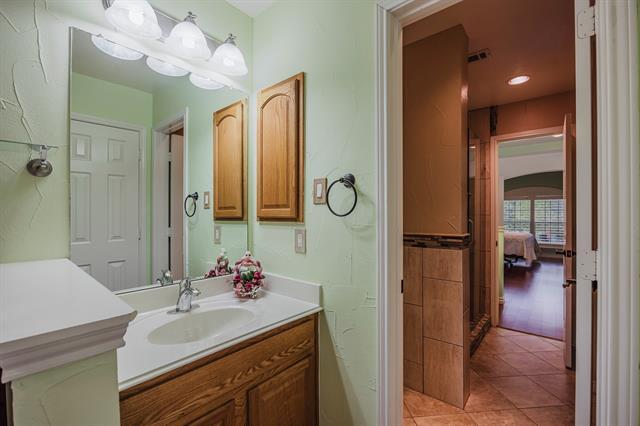 Building Photo - 808 Sabona Dr