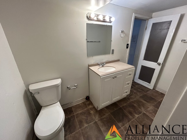 Building Photo - Cute 3 bedroom home!