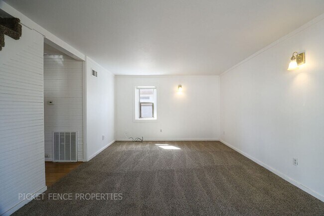 Building Photo - 1825 11th Ave