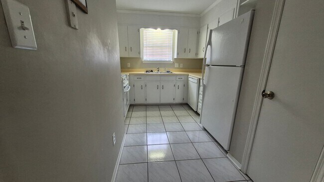 Building Photo - 2370 Shoal Creek Dr