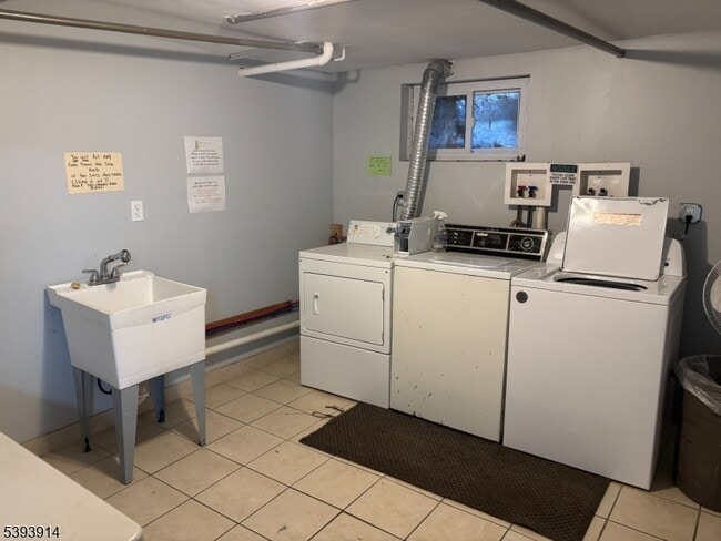 Building Photo - 50 James St