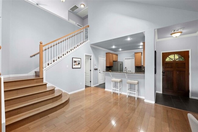 Building Photo - 6704 Menchaca Rd