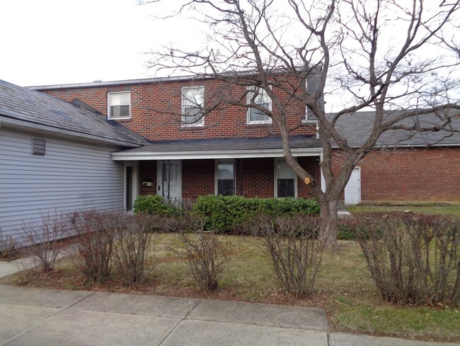 Building Photo - Spacious 4 Bedroom Hellertown Home!