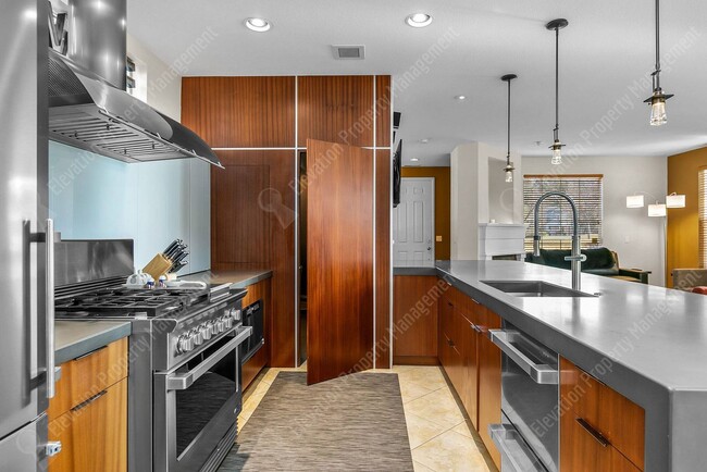 Building Photo - **UNFURNISHED** Charming and unique 2 BR in an upscale west Bend neighborhood