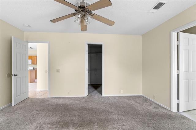 Building Photo - 3300 Creekwood Dr