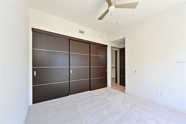 Building Photo - 221 Cosmopolitan Ct