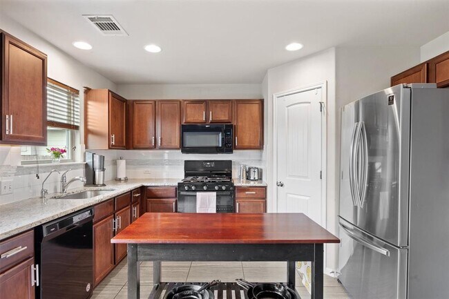 Building Photo - 369 S Brook Dr