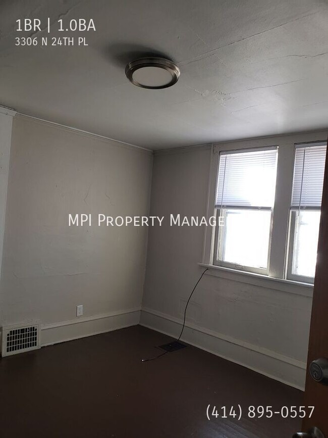 Building Photo - 3306 N 24th Pl