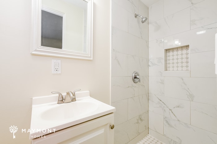 Building Photo - 123 Laurel Dr