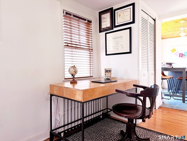 Building Photo - 2 Scofield Pl