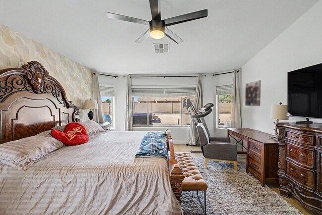 Building Photo - 8352 W San Juan Ave