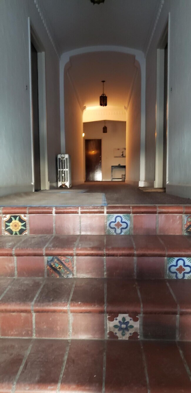 Steps to 1st floor above garage and lobby hallway - 3119 Jackson St