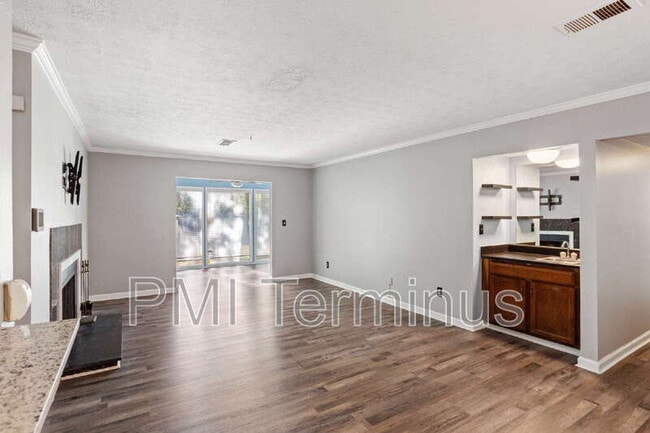 Building Photo - 2721 St Augustine Trail SE