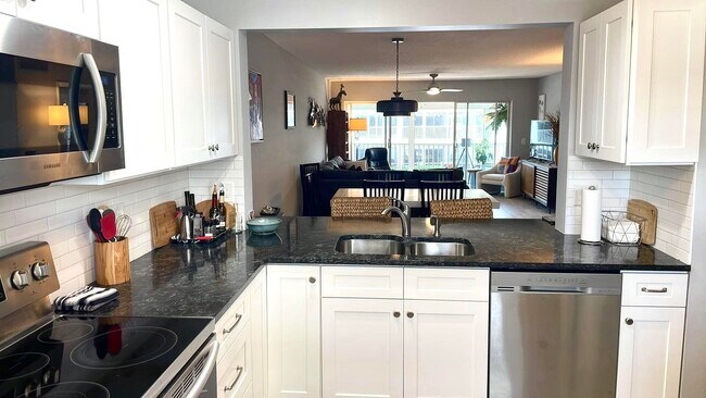 Building Photo - 1856 SW Palm City Rd