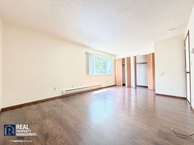 Building Photo - 6115 Glen Mary Ln SE