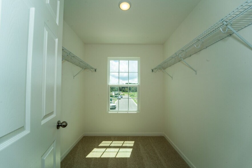 Building Photo - 1673 Swan Swim Dr