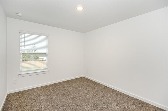 Building Photo - 3021 Mesa Dr