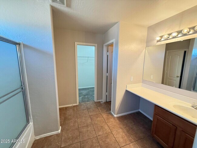 Building Photo - 9124 W Wilshire Ave