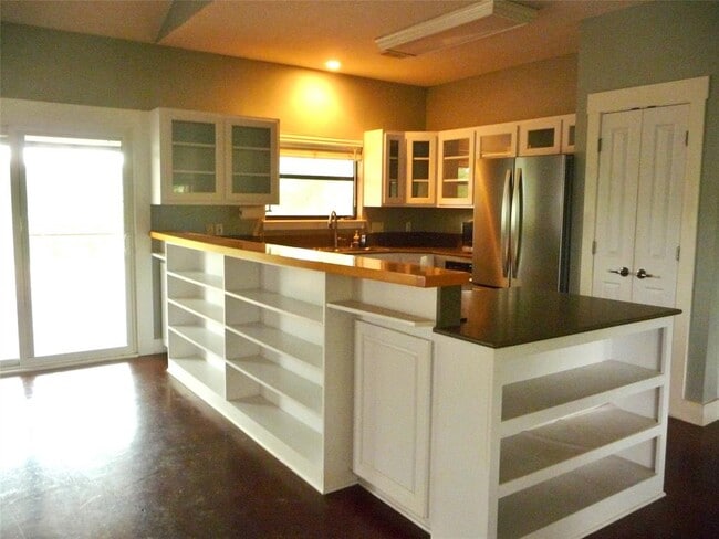 Building Photo - 2900 Mt Sharp Rd