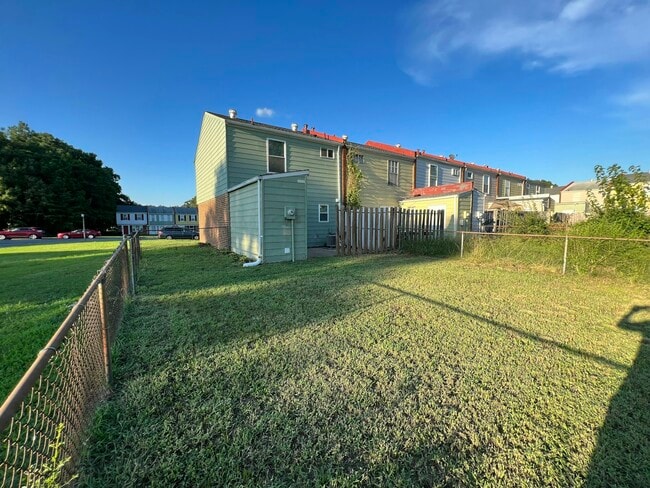 Building Photo - 1901 Beaver Rd