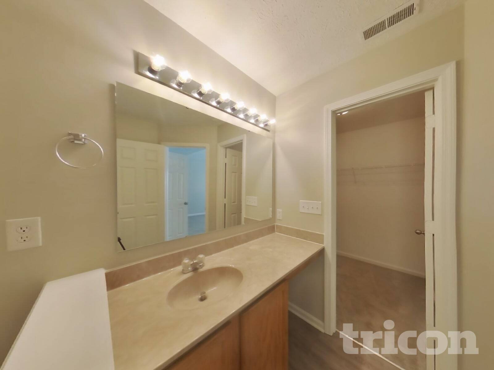 Building Photo - 10992 Cedar Pine Dr