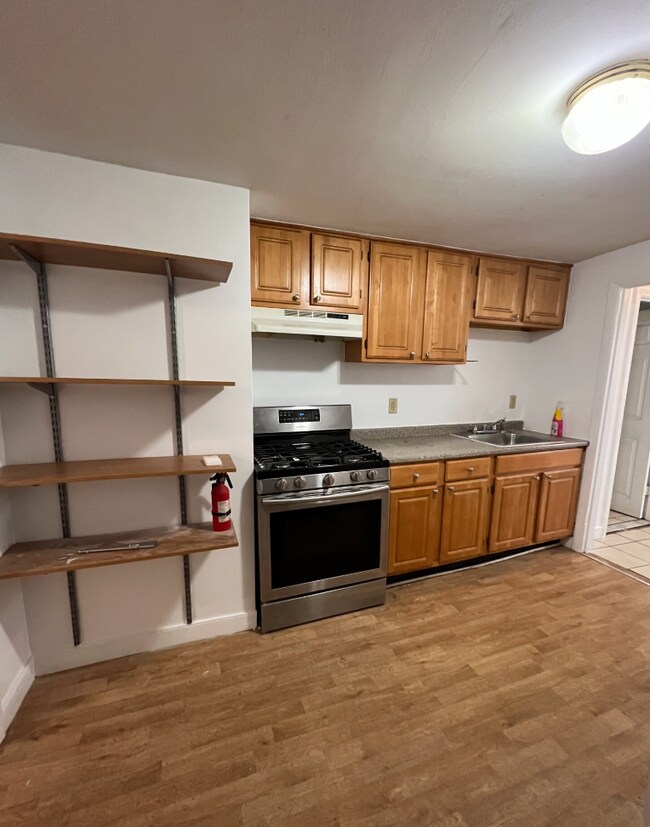 Primary Photo - 55 Leyden St