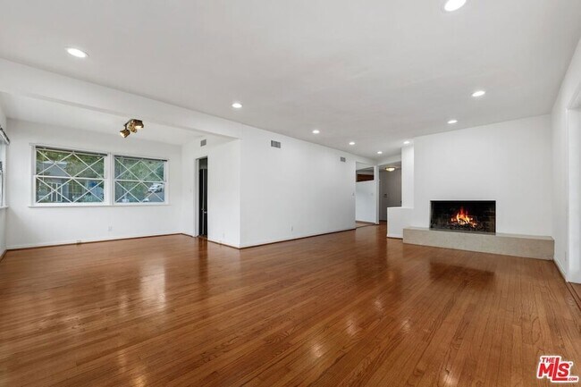 Building Photo - 3640 Meadville Dr