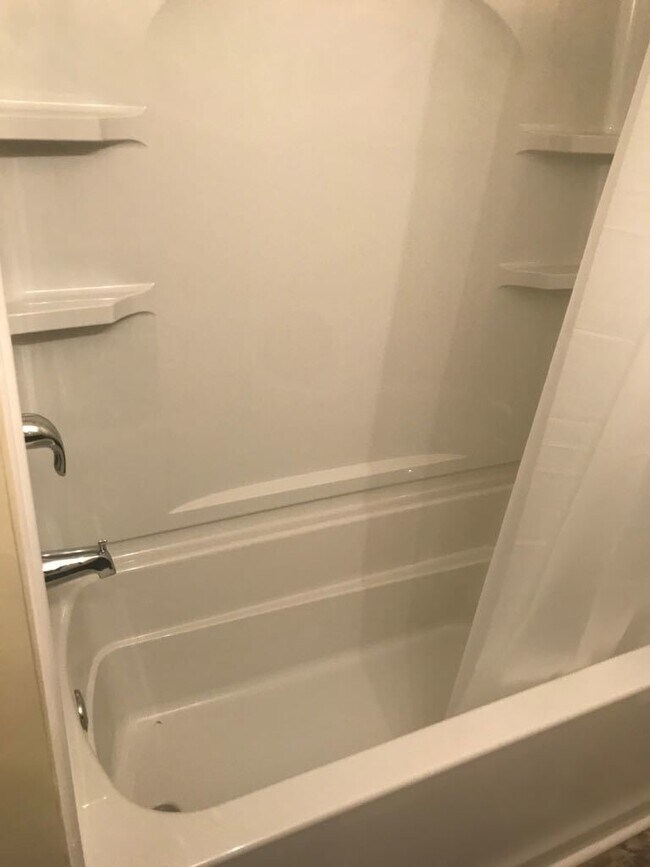 Building Photo - Move in Ready!!